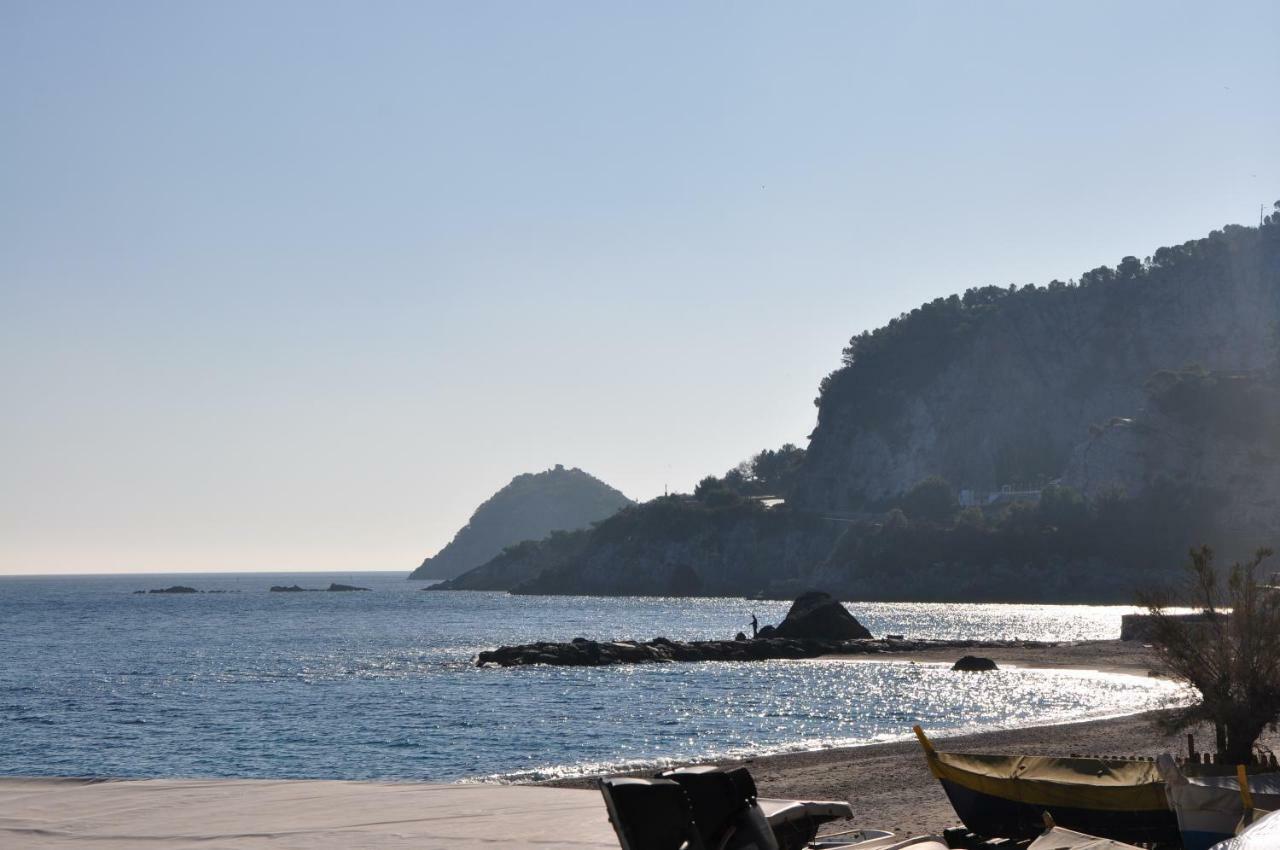 Una Spettacolare Vista Mare - Casa Con Jacuzzi Bergeggi Dış mekan fotoğraf
